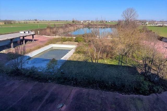 #14914 Albergo da ristrutturare e terreno sportivo in vendita - foto 19