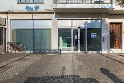 Banche in vendita