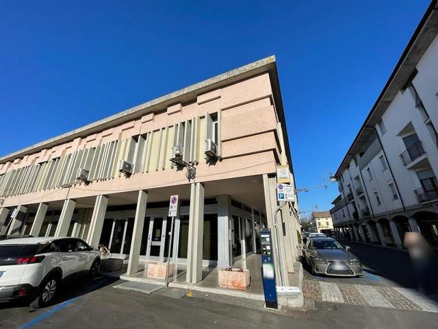 #15114 Cinque locali per ex istituto di credito in vendita - foto 1