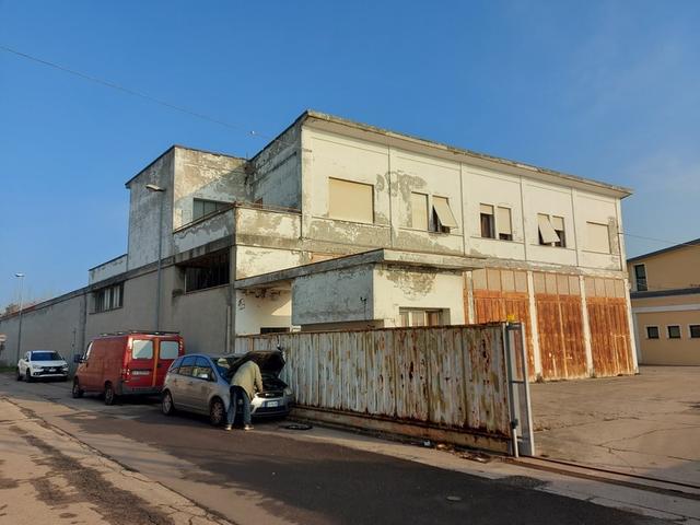 Laboratori in vendita