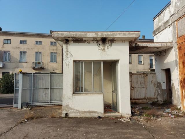 Laboratori in vendita