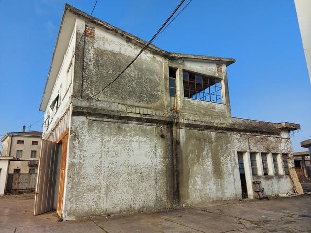 Laboratori in vendita