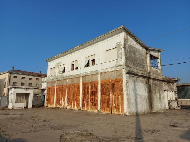 Laboratori in vendita