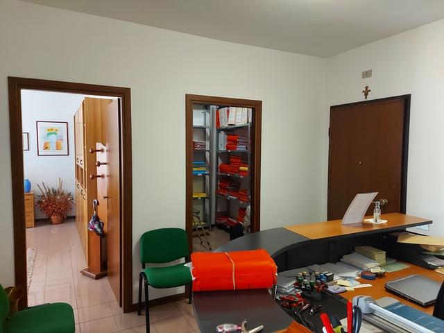 #15171 Ufficio con due posti auto e deposito in vendita - foto 3