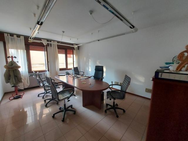 #15172 Ufficio con due posti auto e deposito in vendita - foto 1