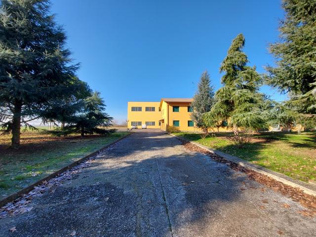 Fabbricati industriali in vendita