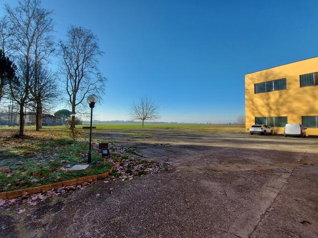 Fabbricati industriali in vendita
