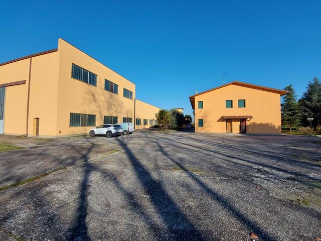 Fabbricati industriali in vendita
