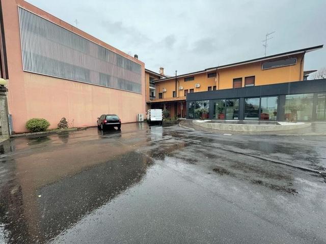 #15208 Negozio al piano terra con magazzino in vendita - foto 12