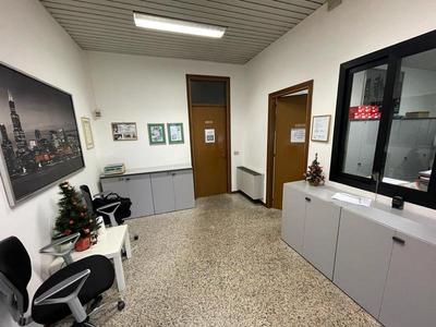 Con servizi in vendita