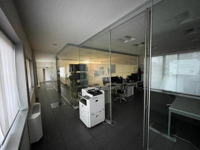 Con servizi in vendita