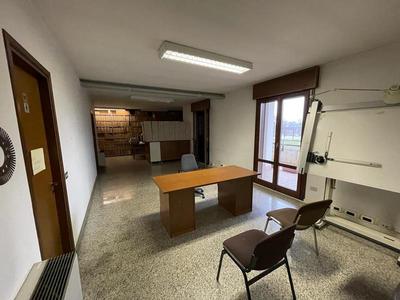Con servizi in vendita