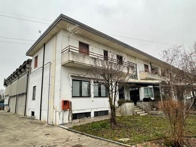 Con servizi in vendita