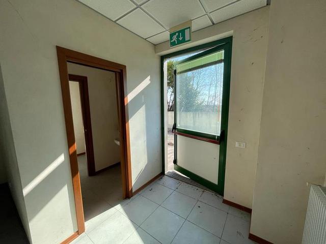 #15383 Due porzioni di capannone industriale adiacenti in vendita - foto 4