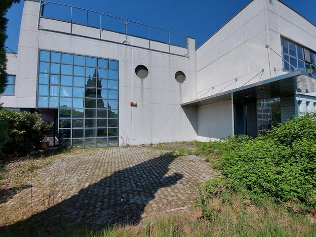 #15443 Capannone industriale con ampia corte in vendita - foto 2