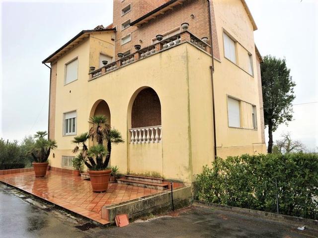 #15772 Ufficio al piano terra con corte esclusiva in vendita - foto 2
