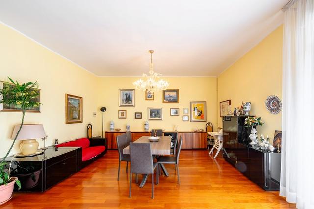 Complessi commerciali in vendita