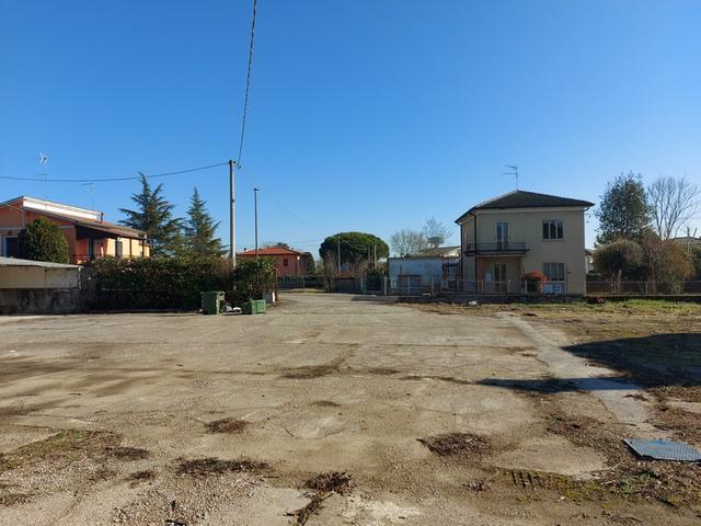 #15825 Immobile commerciale su due livelli con pertinenza esclusiva in vendita - foto 9