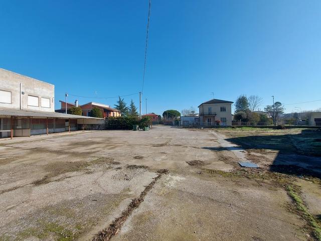 #15825 Immobile commerciale su due livelli con pertinenza esclusiva in vendita - foto 10