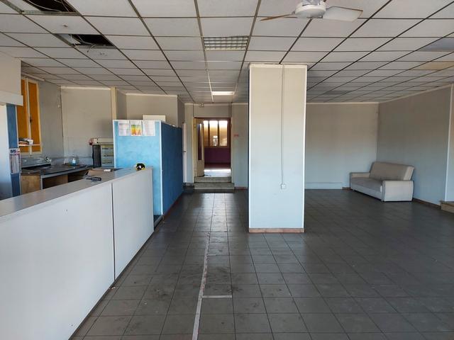 #15825 Immobile commerciale su due livelli con pertinenza esclusiva in vendita - foto 12