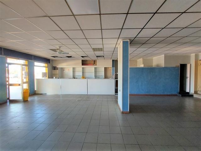 #15825 Immobile commerciale su due livelli con pertinenza esclusiva in vendita - foto 14