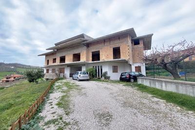 Palazzi in vendita