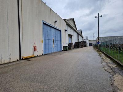 Fabbricati industriali in vendita