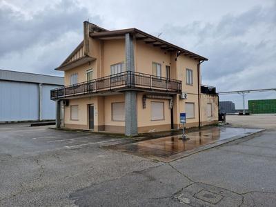 Fabbricati industriali in vendita
