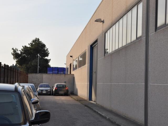 #16137 Capannone industriale con uffici e abitazione in vendita - foto 3