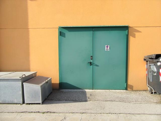 #1647 Locale per deposito in centro commerciale in vendita - foto 1