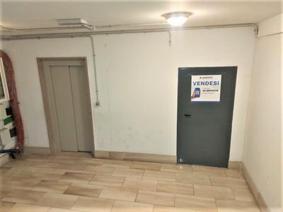Magazzini in vendita