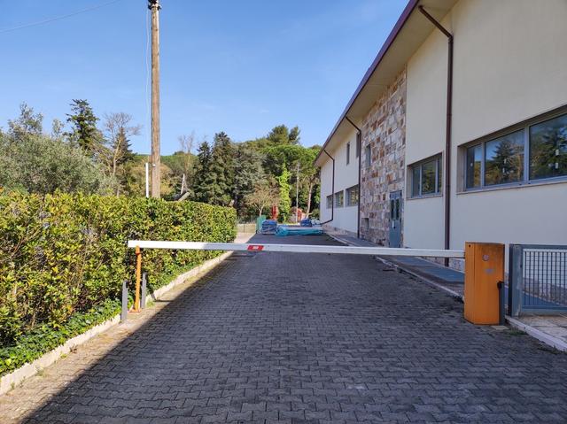 Complessi commerciali in vendita