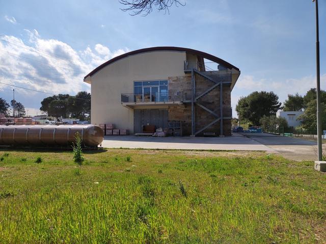 Complessi commerciali in vendita