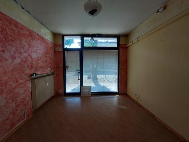 #18222 Negozio di 39 mq al piano terra in vendita - foto 2