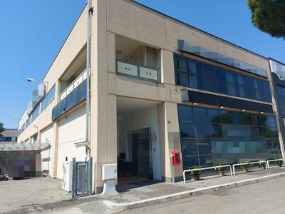 Capannoni artigianali in vendita