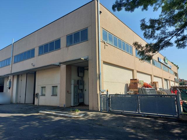 #18223 Capannone ad uso artigianale con uffici, corte di pertinenza e n.2 lastrici solari in vendita - foto 2