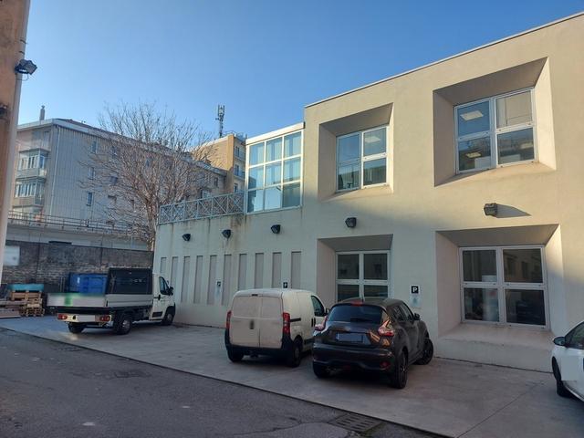 #18297 Immobile commerciale e quota di aree asfaltate in vendita - foto 2