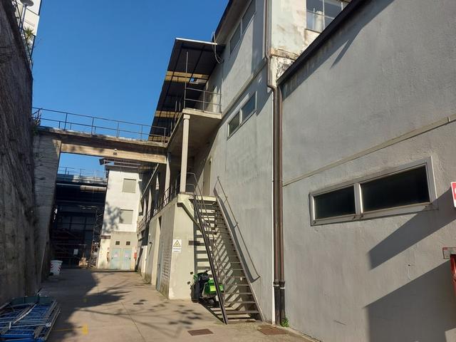 #18298 Complesso commerciale/logistico con area esterna in vendita - foto 3