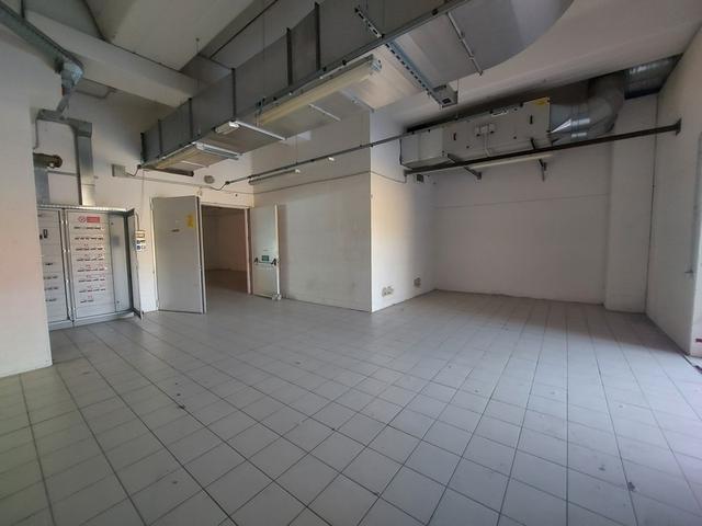 #18307 Ampio negozio in zona commerciale in vendita - foto 2