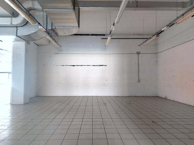 #18307 Ampio negozio in zona commerciale in vendita - foto 3