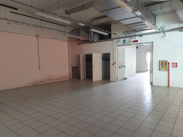 #18307 Ampio negozio in zona commerciale in vendita - foto 4