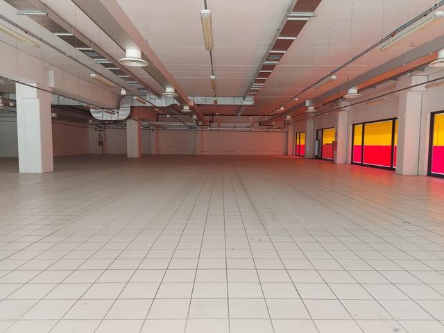 #18307 Ampio negozio in zona commerciale in vendita - foto 7