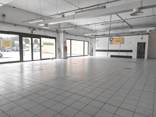 #18307 Ampio negozio in zona commerciale in vendita - foto 10