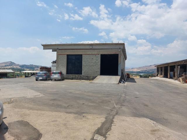 #18407 Complesso commerciale composto da capannoni, tettoie ed un edificio con uffici ed abitazione in vendita - foto 14
