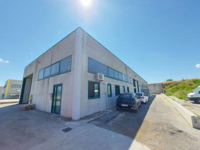 #18520 Opificio con uffici e corte esclusiva in vendita - foto 8
