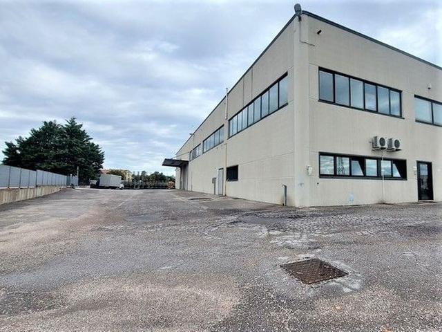 #18573 Capannone con corte in zona industriale in vendita - foto 2