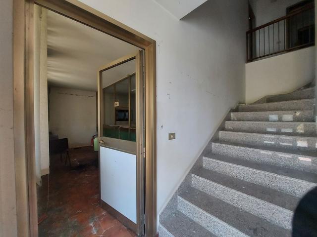 #18587 Capannone artigianale con terreni in vendita - foto 5
