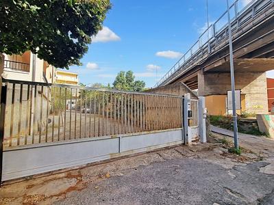 Con servizi in vendita