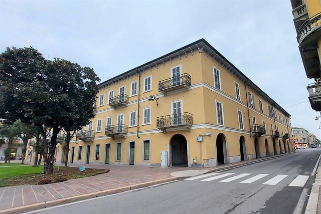 #18704 Ufficio al piano secondo con ampia autorimessa in vendita - foto 1
