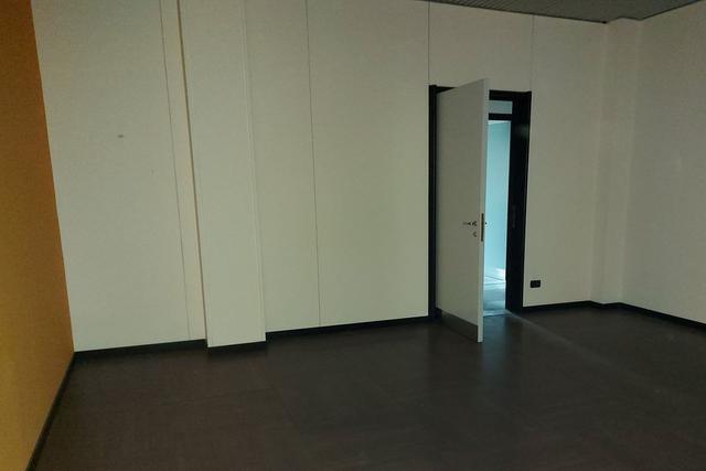 #18704 Ufficio al piano secondo con ampia autorimessa in vendita - foto 11